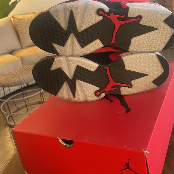 Jordan 11s Retro Toro Red - Picture 2 of 5